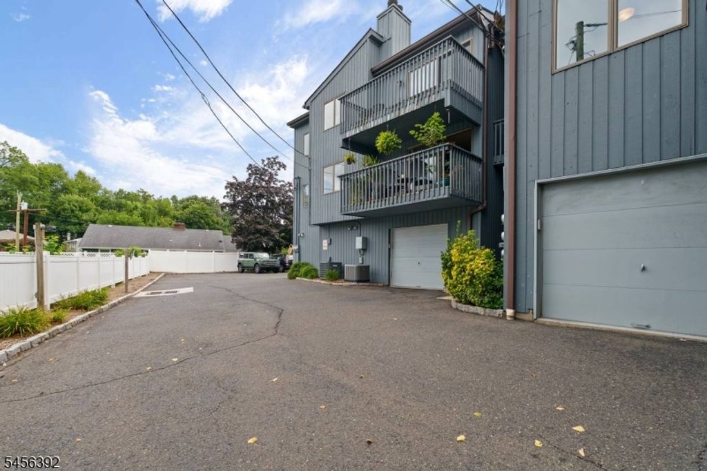 555 Riverside Ave 12, Rutherford Boro, NJ 07070 — photo 2