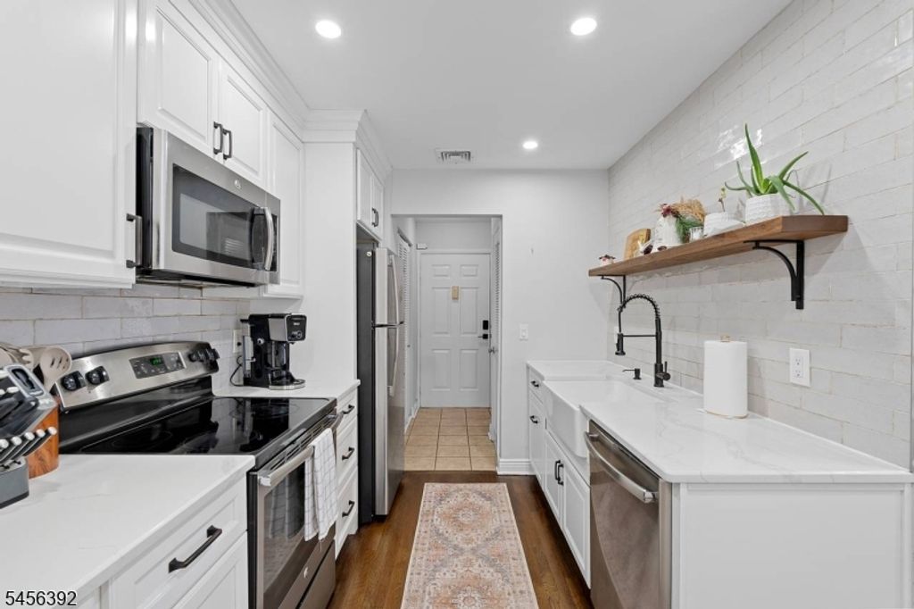 555 Riverside Ave 12, Rutherford Boro, NJ 07070 — photo 4