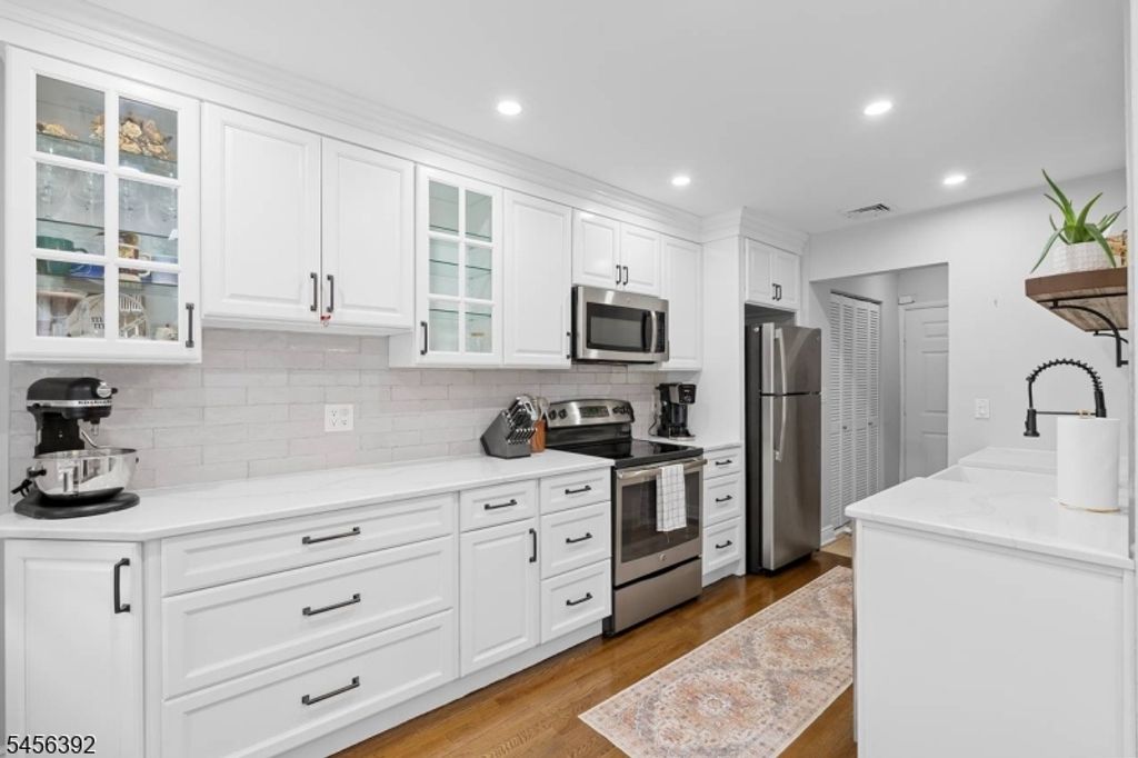 555 Riverside Ave 12, Rutherford Boro, NJ 07070 — photo 5
