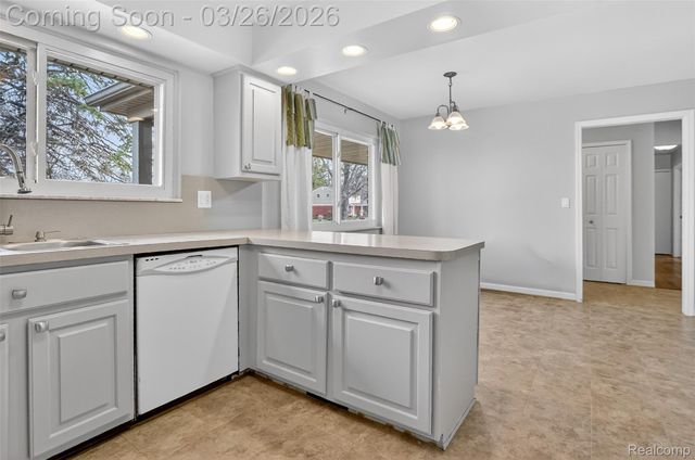 447 Lange Drive, Troy, MI 48098