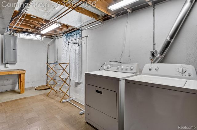 447 Lange Drive, Troy, MI 48098