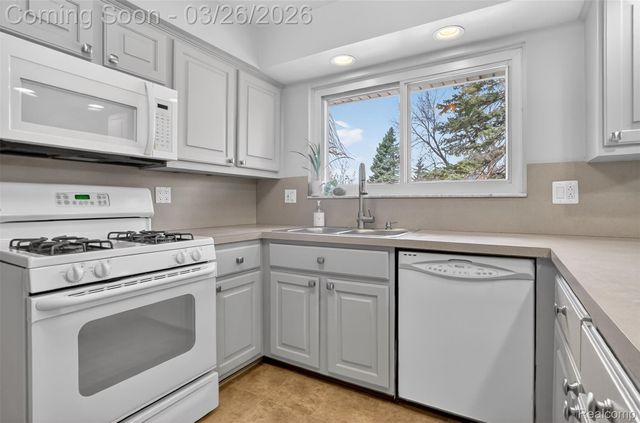 447 Lange Drive, Troy, MI 48098