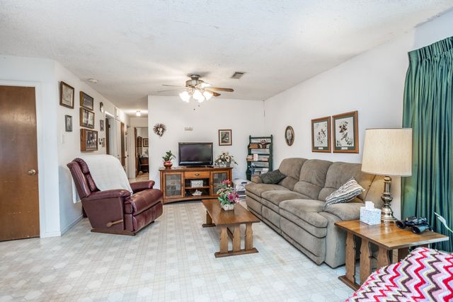 1904 Cypress Court, Gainesville, TX 76240