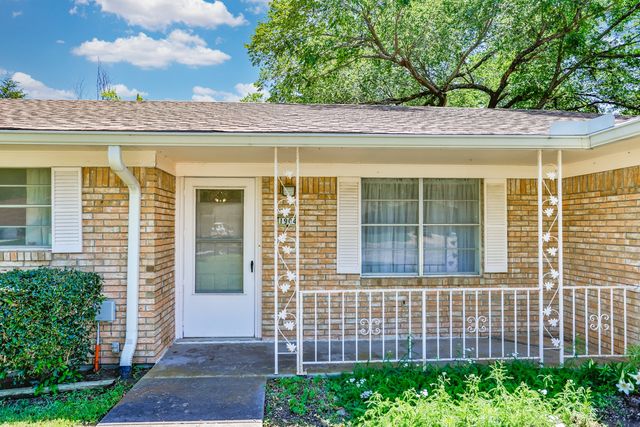 1904 Cypress Court, Gainesville, TX 76240