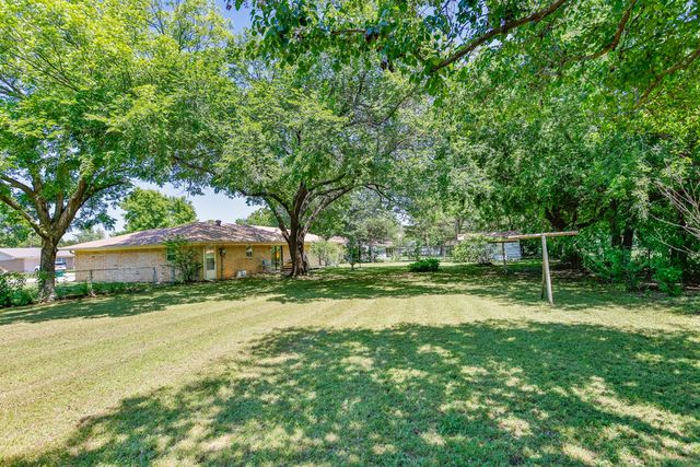 1904 Cypress Court, Gainesville, TX 76240