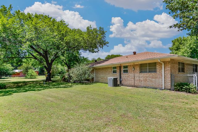 1904 Cypress Court, Gainesville, TX 76240