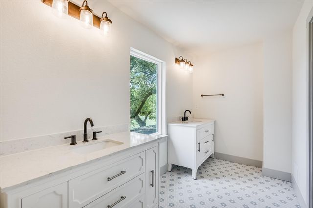 1100 GREEN ACRES DR, Wimberley, TX 78676