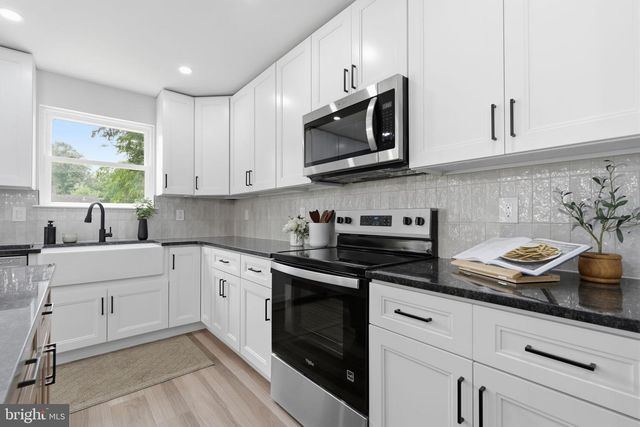 533 PARK AVE, Bristol, PA 19007