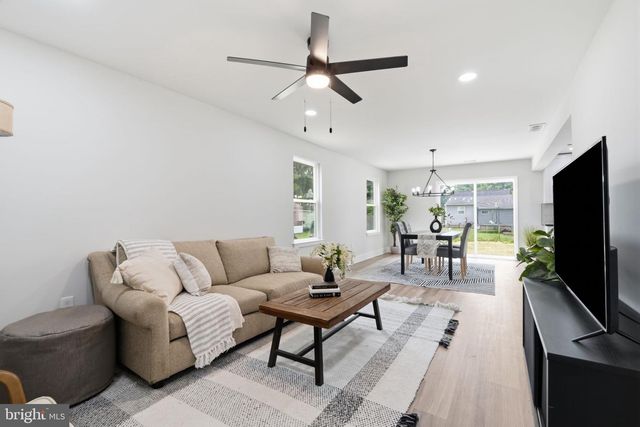 533 PARK AVE, Bristol, PA 19007