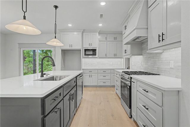6607 SW Crabapple Street, Bentonville, AR 72713