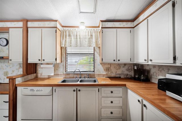 8200 ARCHIE STREET, Englewood, FL 34224