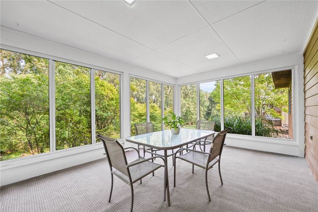 32 Framingham Lane, Pittsford, NY 14534
