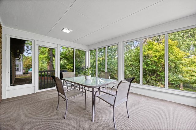 32 Framingham Lane, Pittsford, NY 14534
