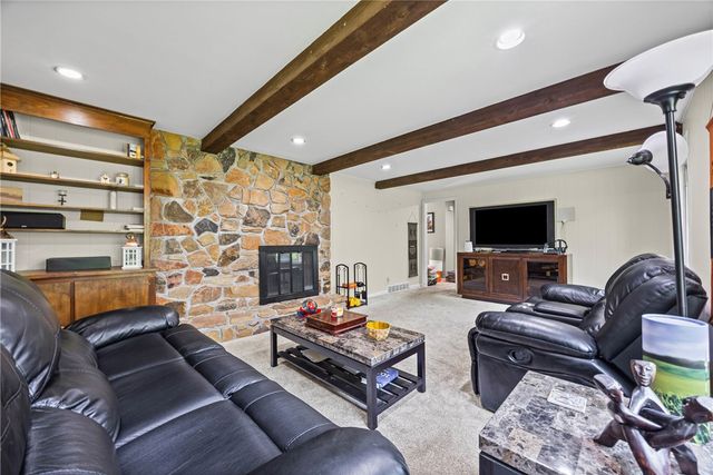 32 Framingham Lane, Pittsford, NY 14534