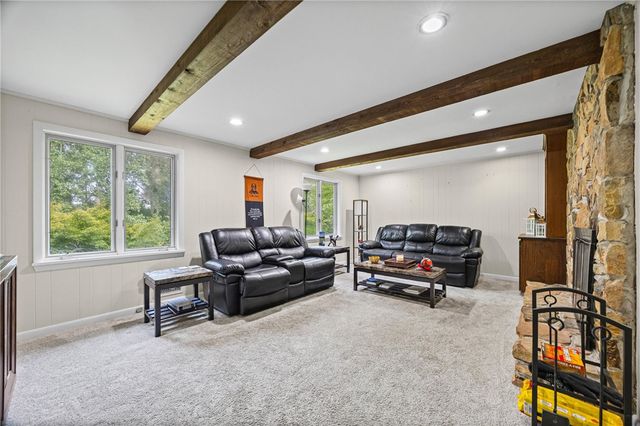 32 Framingham Lane, Pittsford, NY 14534