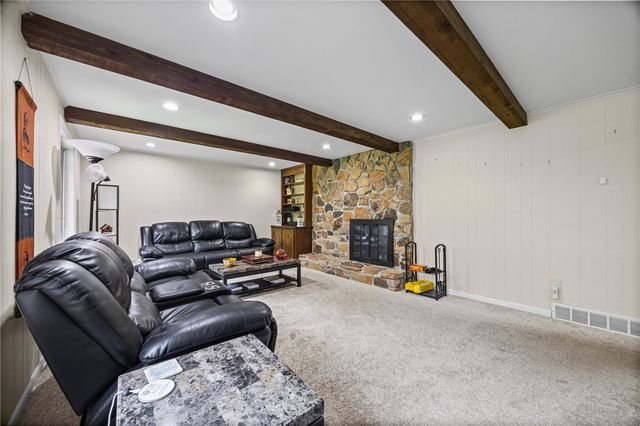 32 Framingham Lane, Pittsford, NY 14534