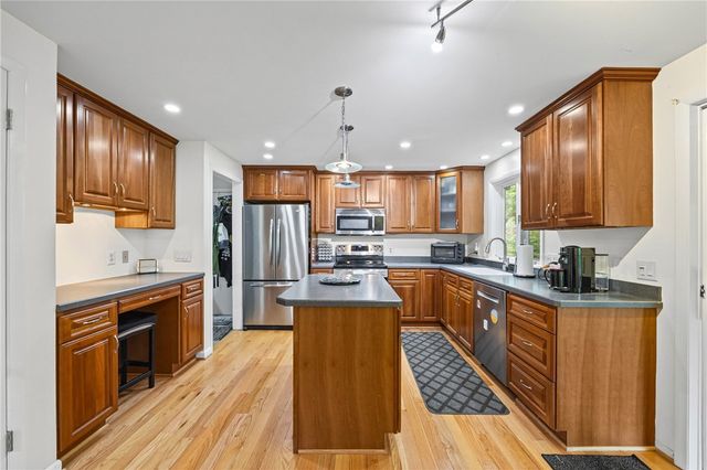 32 Framingham Lane, Pittsford, NY 14534