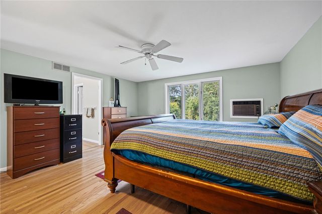 32 Framingham Lane, Pittsford, NY 14534