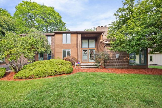 32 Framingham Lane, Pittsford, NY 14534