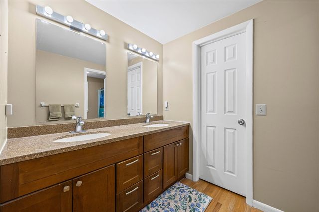 32 Framingham Lane, Pittsford, NY 14534