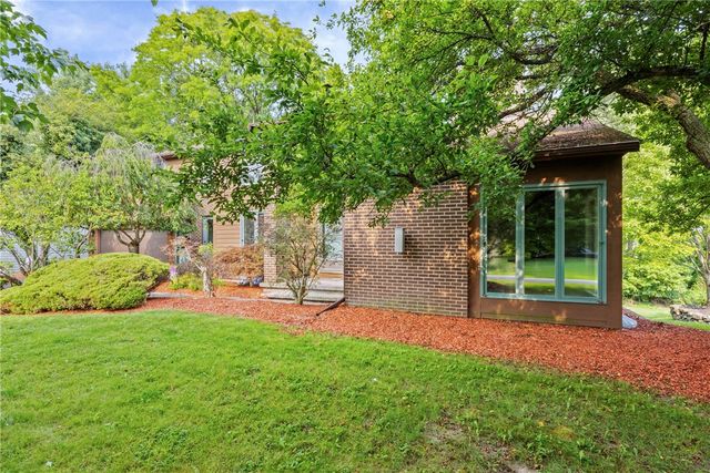 32 Framingham Lane, Pittsford, NY 14534