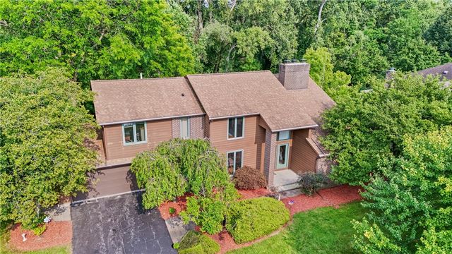 32 Framingham Lane, Pittsford, NY 14534