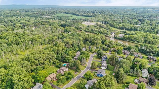 32 Framingham Lane, Pittsford, NY 14534