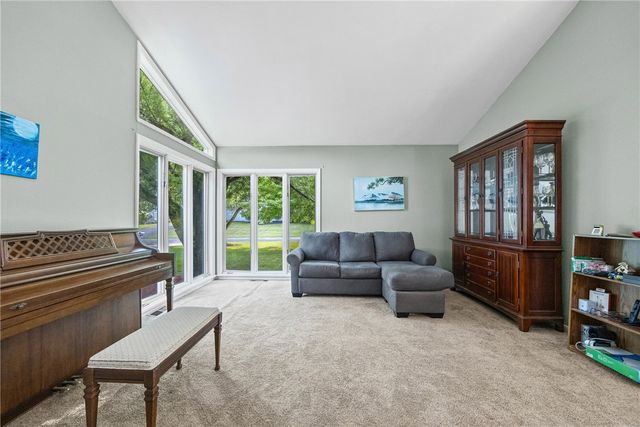 32 Framingham Lane, Pittsford, NY 14534