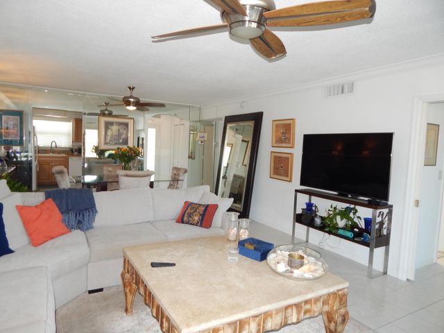 2829 NE 33rd Court 203, Fort Lauderdale, FL 33306