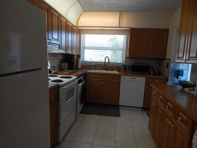 2829 NE 33rd Court 203, Fort Lauderdale, FL 33306