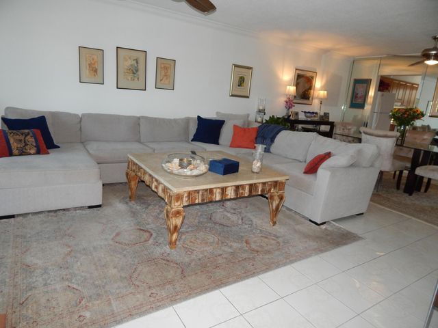 2829 NE 33rd Court 203, Fort Lauderdale, FL 33306