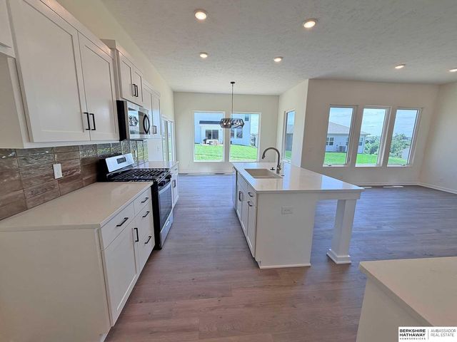 7413 N 176th Avenue, Bennington, NE 68007