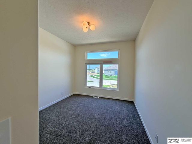 7413 N 176th Avenue, Bennington, NE 68007