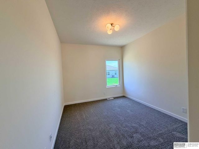 7413 N 176th Avenue, Bennington, NE 68007