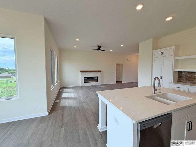 7413 N 176th Avenue, Bennington, NE 68007