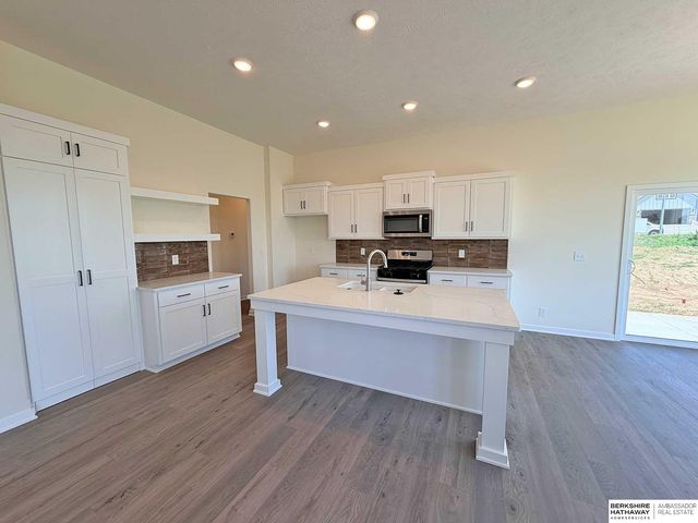 7413 N 176th Avenue, Bennington, NE 68007