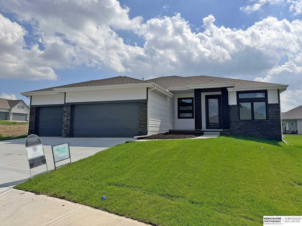 7413 N 176th Avenue, Bennington, NE 68007