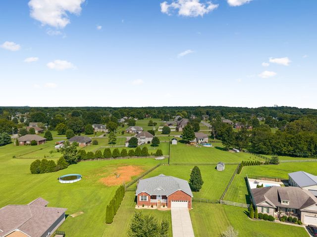 1361 Volunteer Ln, Lewisburg, TN 37091