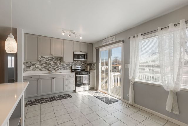 1421 Barberry Lane, Round Lake Beach, IL 60073