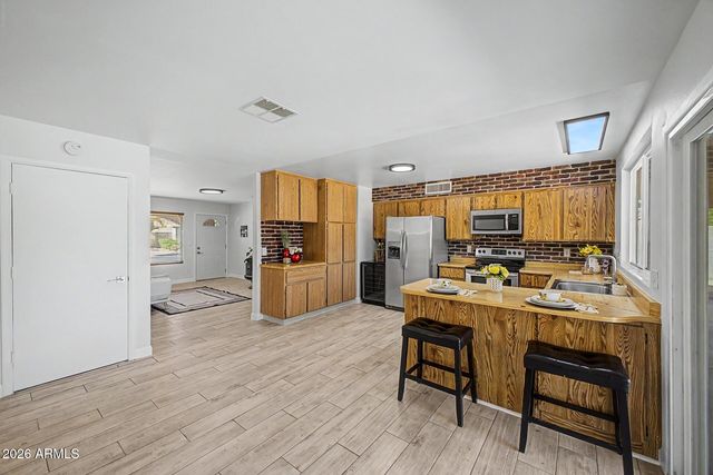 2619 E BLUEFIELD Avenue, Phoenix, AZ 85032