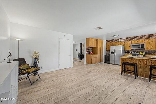 2619 E BLUEFIELD Avenue, Phoenix, AZ 85032