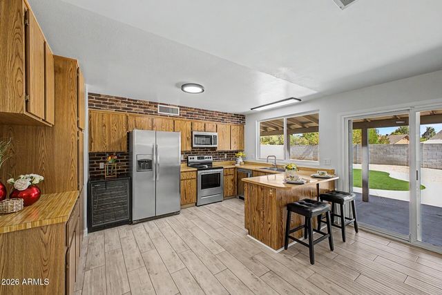 2619 E BLUEFIELD Avenue, Phoenix, AZ 85032