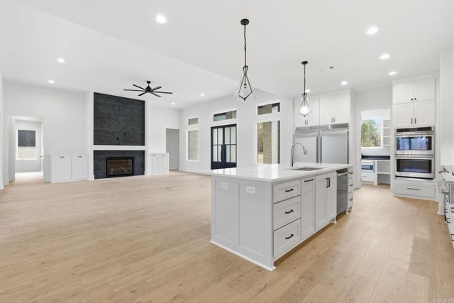 311 Devoe Bend Drive, Maumelle, AR 72113