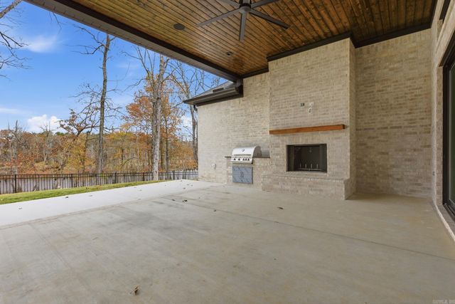 311 Devoe Bend Drive, Maumelle, AR 72113