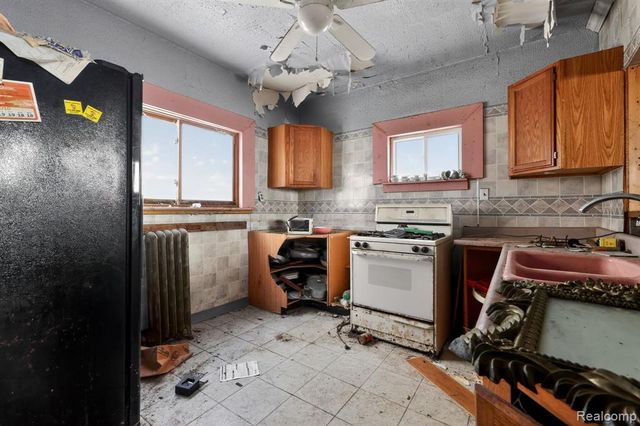 675 Algonquin Street, Detroit, MI 48215