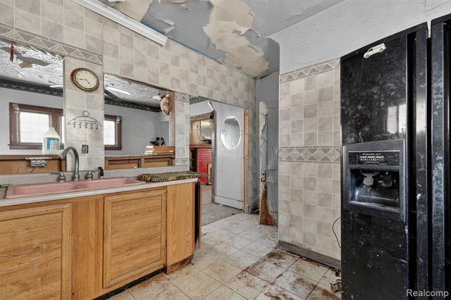 675 Algonquin Street, Detroit, MI 48215