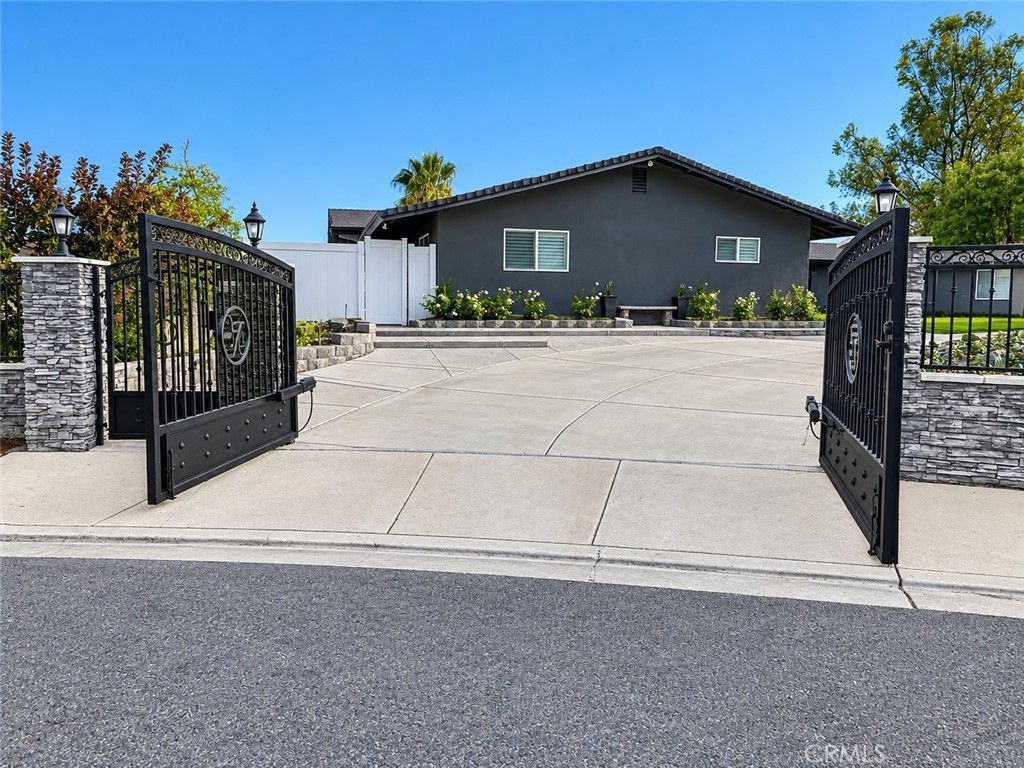 6031 Vista Del Aguila, Riverside, CA 92509 — exterior