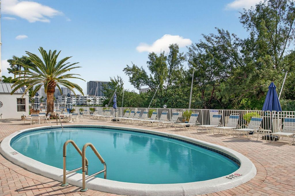 2850 NE 14th Street Cswy 107, Pompano Beach, FL 33062