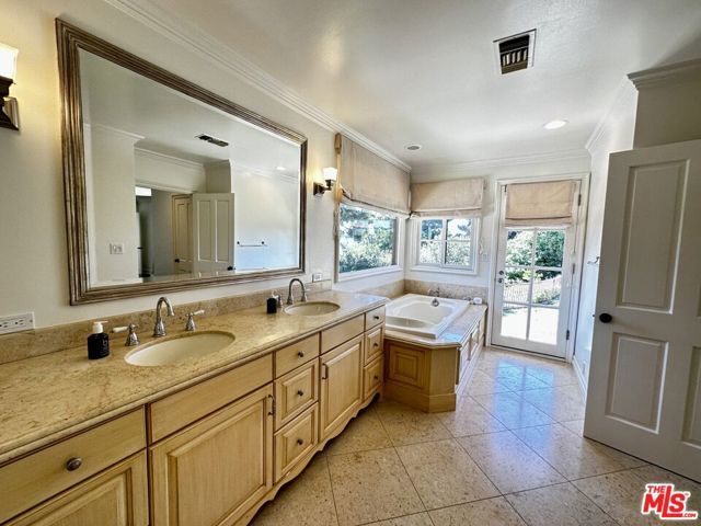 9612 Arby Drive, Beverly Hills, CA 90210