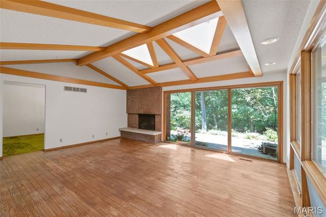 16 Meadowbrook Country Club Estate, Ballwin, MO 63011